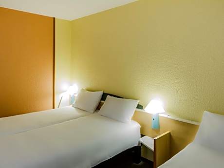 Standard Room with One Double Bed and One Single Bed - Non-Smoking