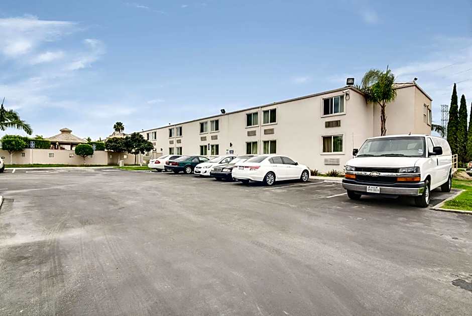 Motel 6 Carson