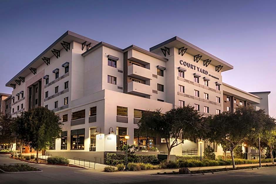 Courtyard by Marriott Redwood City