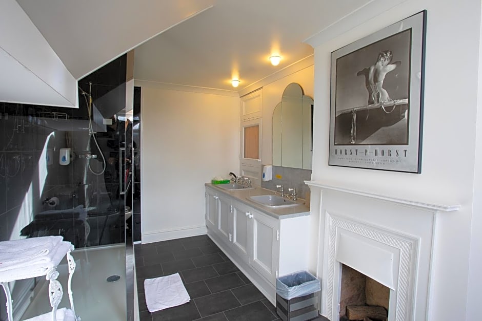 Fines Bayliwick Hotel