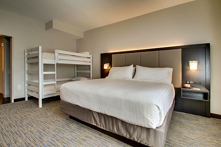 Holiday Inn Express & Suites Charleston NE Mt Pleasant US17 By IHG