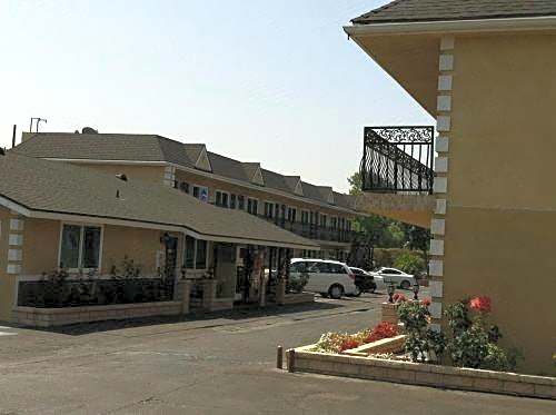 Walnut Inn & Suites West Covina