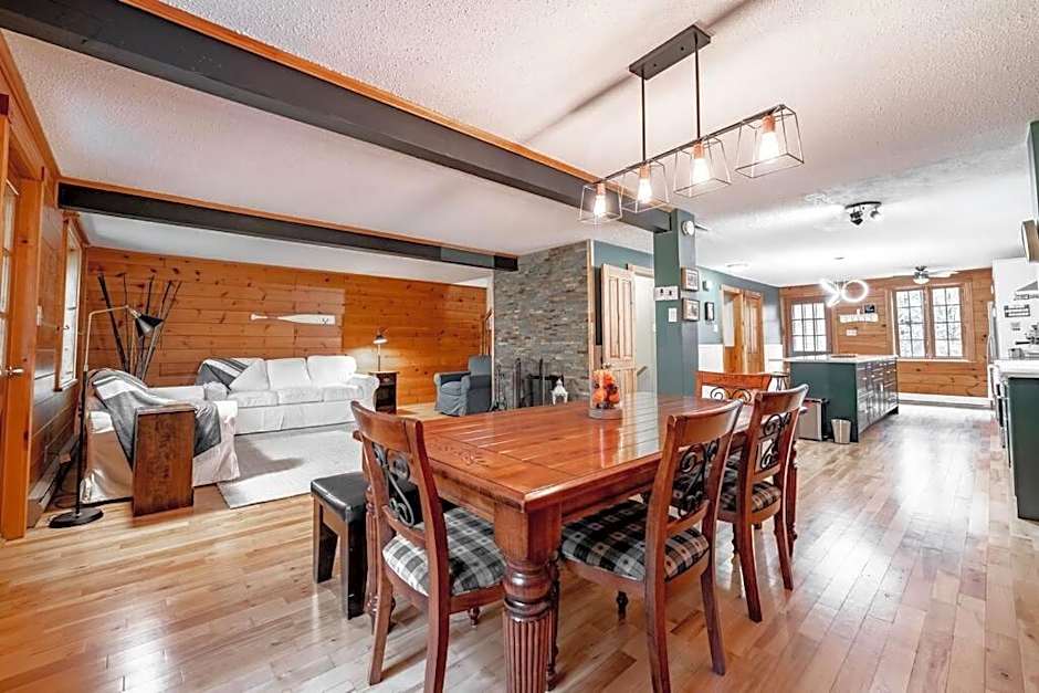 Chalet Mont Cascades w/ Spa & Fibre Optic Internet