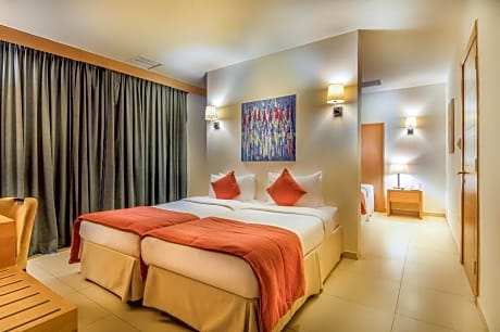 Premium 2 Twin Bed Smoking Room