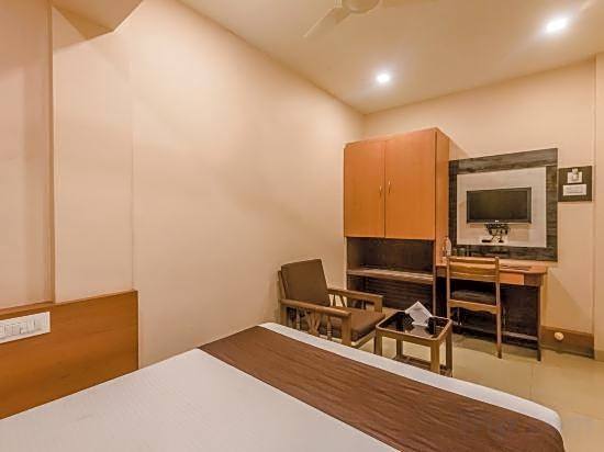 OYO Hotel Sarovar Grand