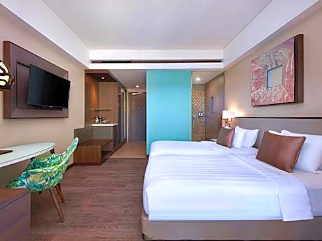 Deluxe Twin Room with Balcony and Pool View