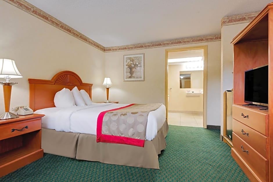 Ramada by Wyndham Cleveland Airport West