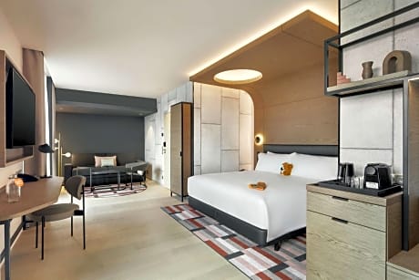 Junior King Suite with Terrace and View Eiffel Tower