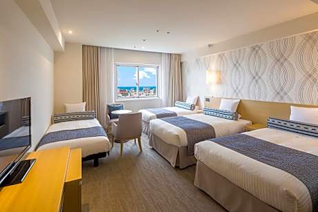 Corner Room with Ocean View - Non-Smoking