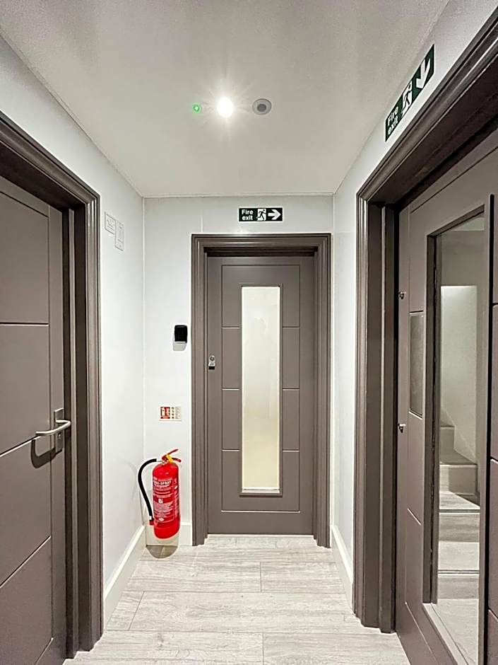 Apt 03 Beachside Beauty Central Studio Steps from Cafes