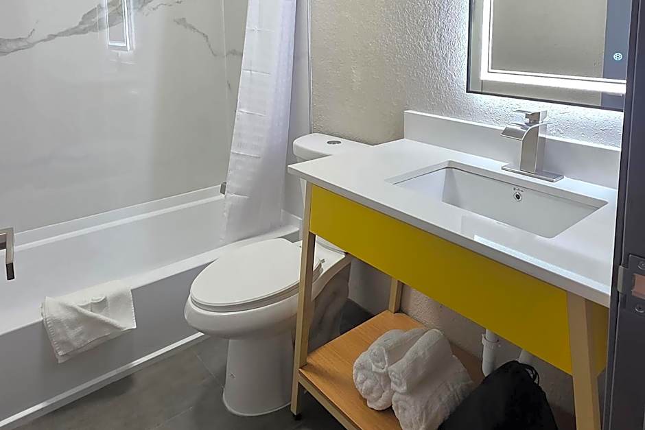 Days Inn by Wyndham Waukegan