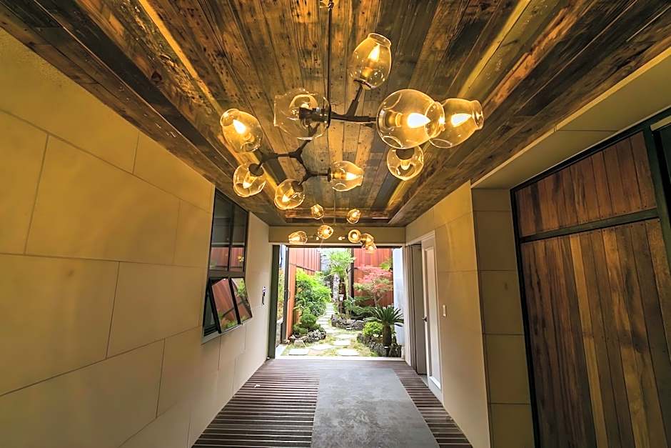 Hotel February Dong Seong Ro