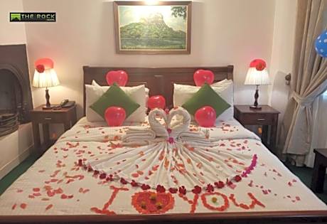 Deluxe Double or Twin Room with City View
