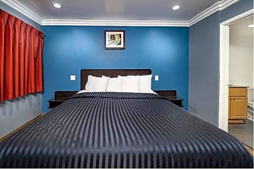 Travelodge by Wyndham Sacramento Convention Center – Sacramento, CA