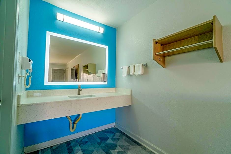 Pleasanton Executive Inn By OYO