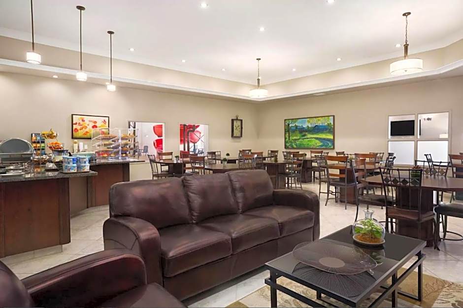 Ramada by Wyndham Emerald Park/Regina East