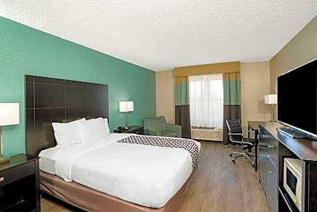 Queen Room - Non-Smoking