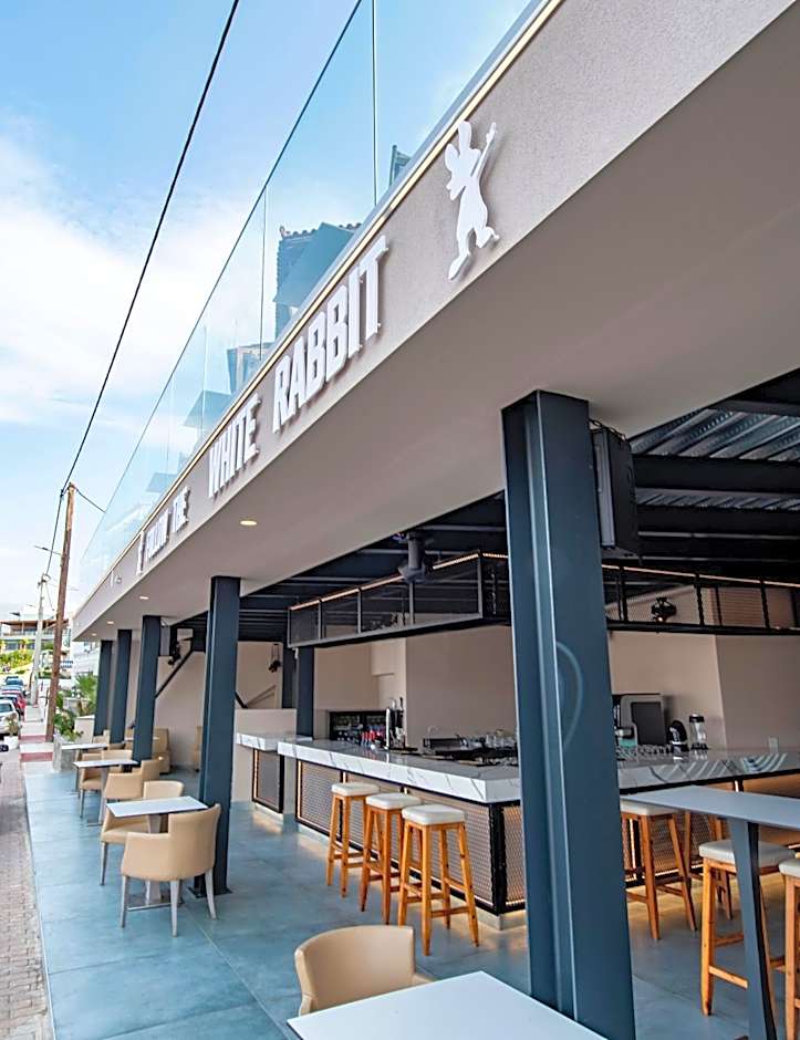 Elmi Beach Hotel & Suites