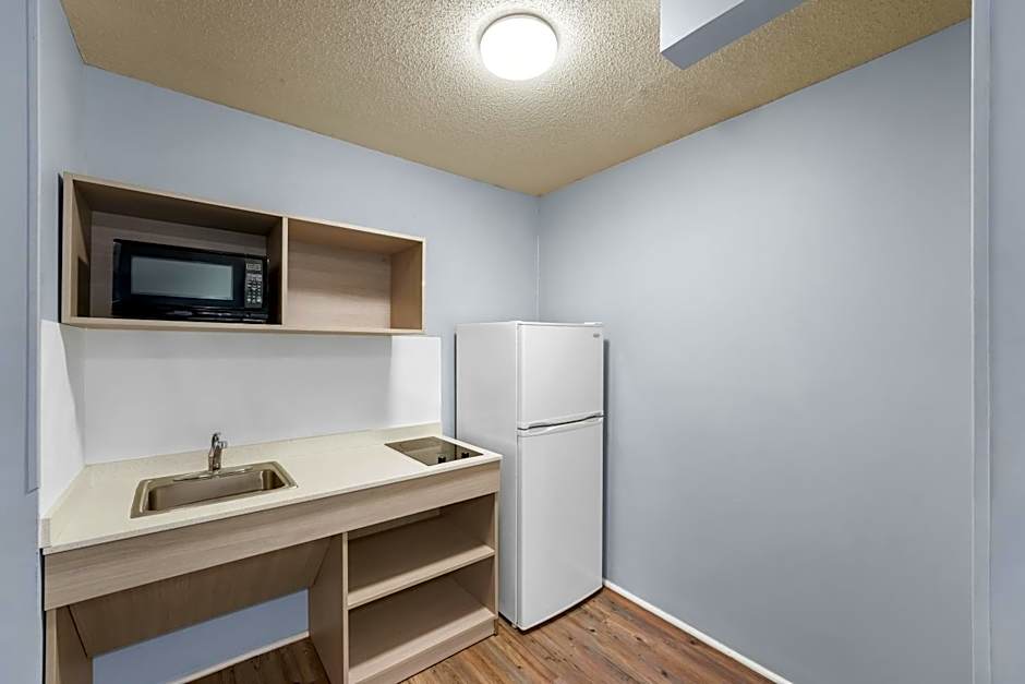 Suburban Studios Cary - RDU Airport