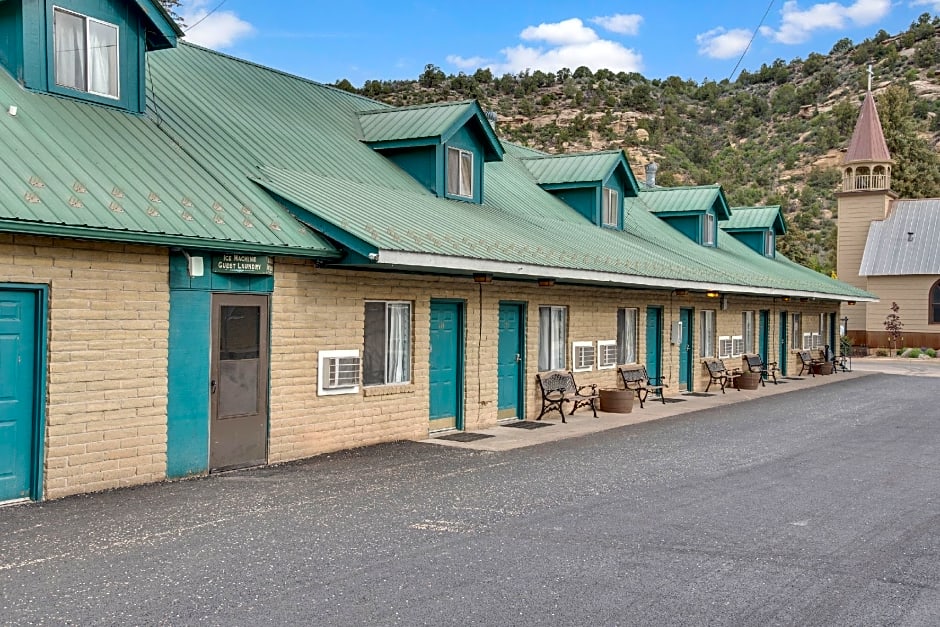 Dolores Mountain Inn