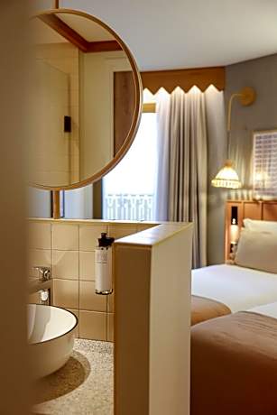 Classic Twin Room with Balcony