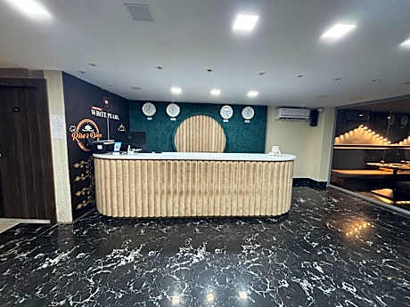 Hotel Rise and Dine Restaurant & Banquet 