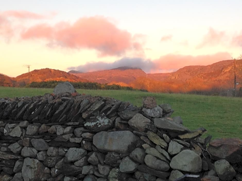 Garth Engan Private Self Contained B&B with Garden Area