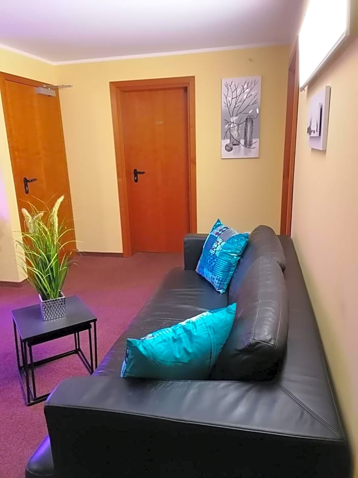 Pension Riverside in Leverkusen Hitdorf am Rhein - Zentral an der A1 und 59
