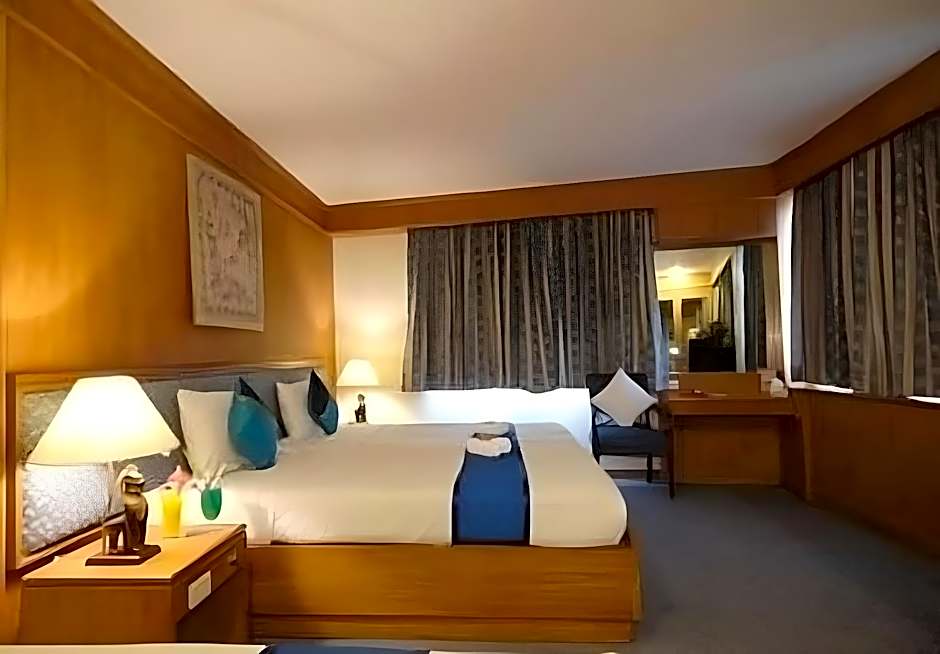 Silom Avenue Inn Hotel