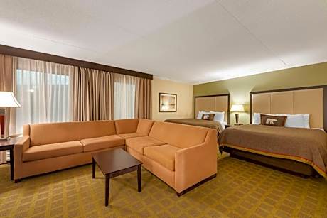 Family Queen Suite with Sofa Bed and Kitchenette