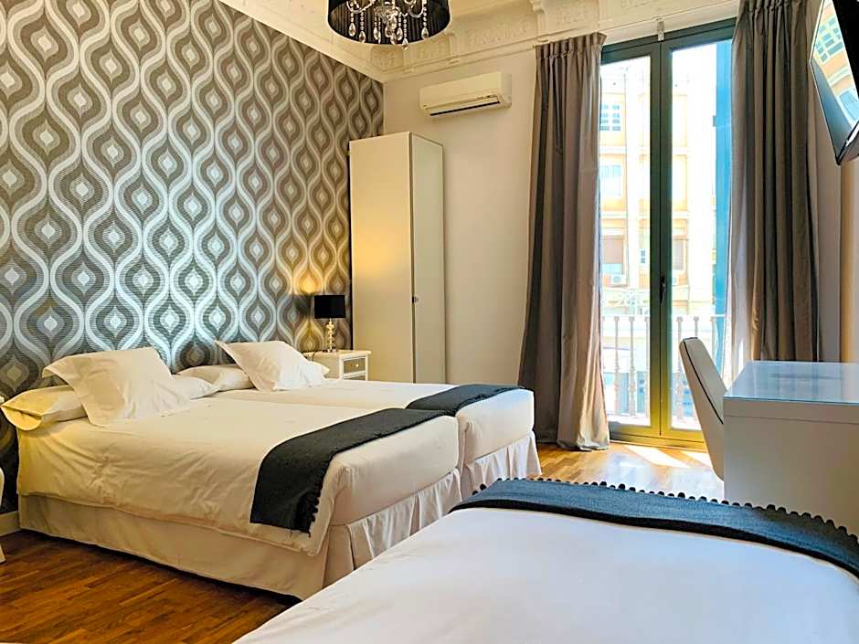 Super Balmes Guest House