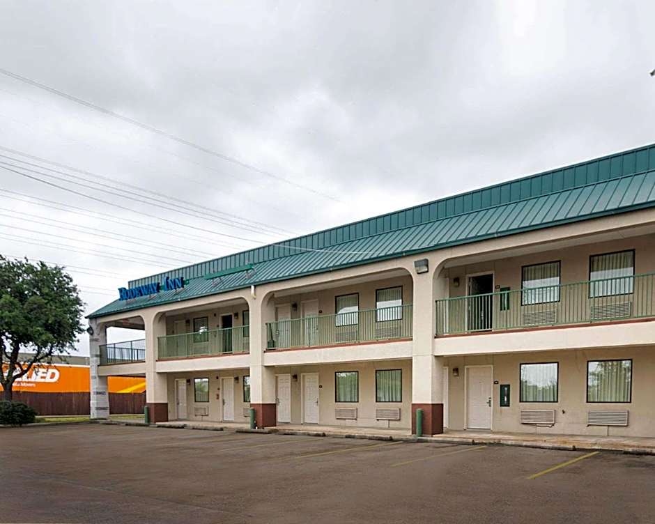 Rodeway Inn & Suites Hwy 290 Nw