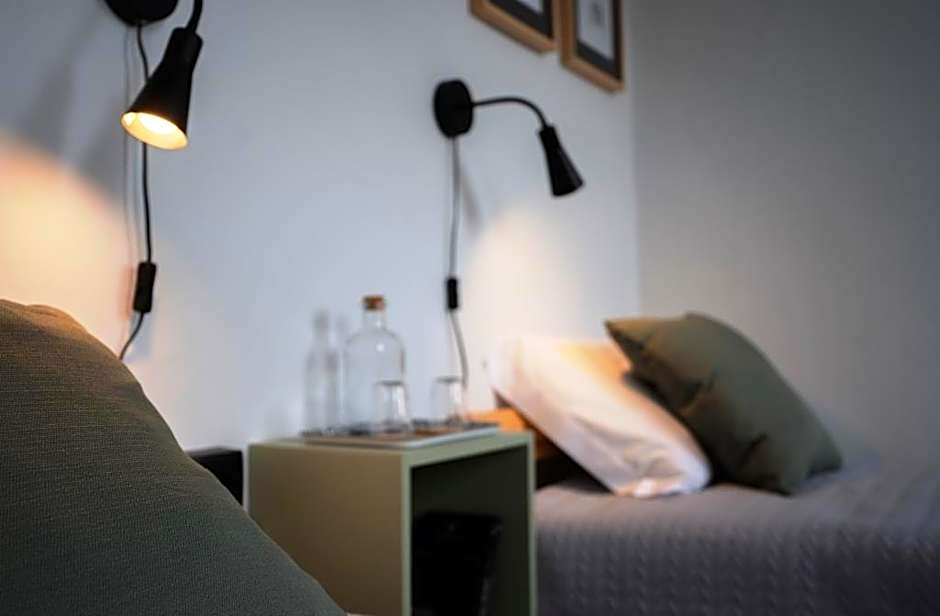 Inn Door 21 - Hostel & Suite