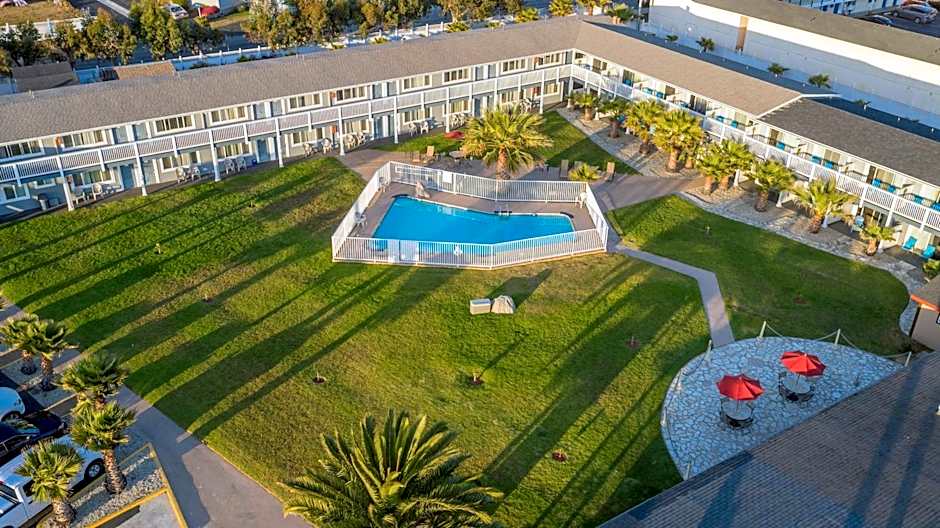 San Simeon Lodge