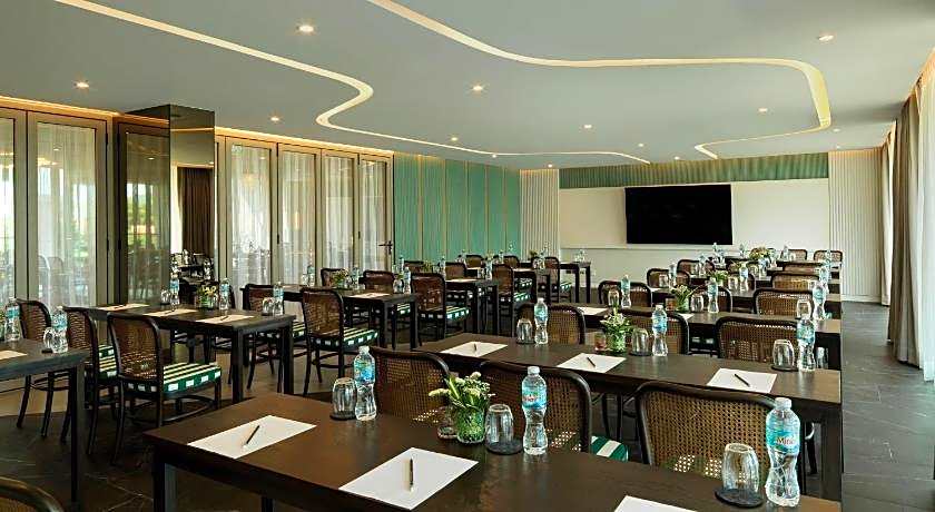 Wyndham Grand Nai Harn Beach Phuket