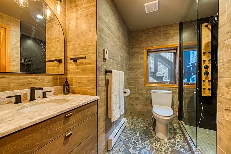 The Haüs Windham - Luxury Suites, Hot Tub, Mountain Views!