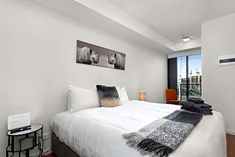 One-Bedroom Apartment with City View