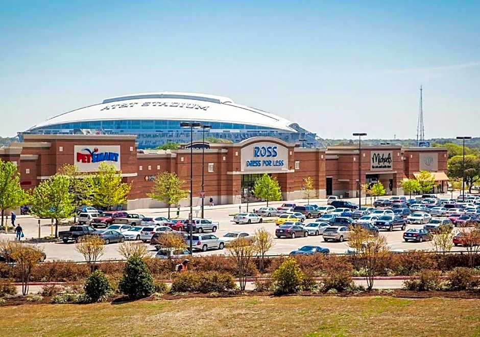 R Nite Star Inn and Suites -Home of the Cowboys & Rangers