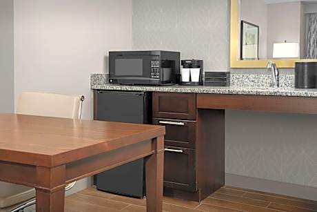 Two-Bedroom Suite with Mobility/Hearing Access Tub