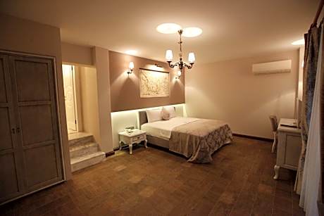 Suite with Garden View