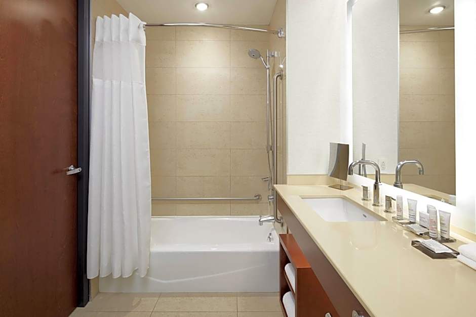 Montreal Airport Marriott In-Terminal Hotel