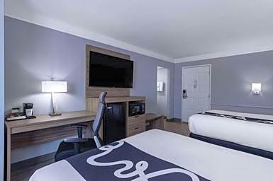 La Quinta Inn & Suites by Wyndham Kansas City Lenexa