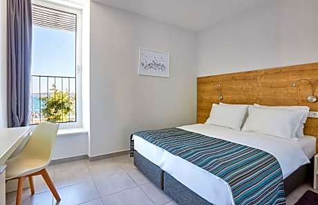 Double or Twin Room with Sea View
