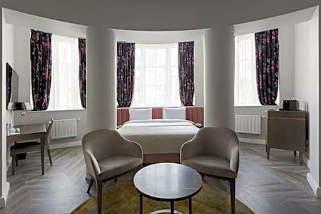 Deluxe Suite with SPA Access