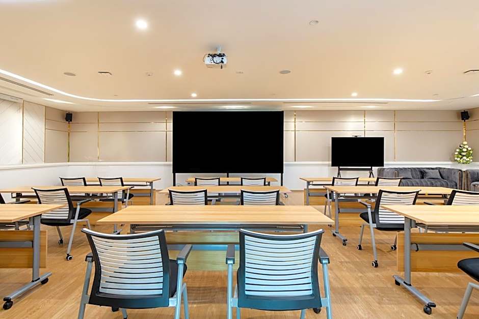 Crystal Srivaree Suvarnabhumi Hotel