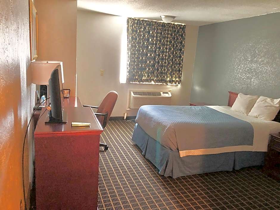 Days Inn by Wyndham Clive - West Des Moines