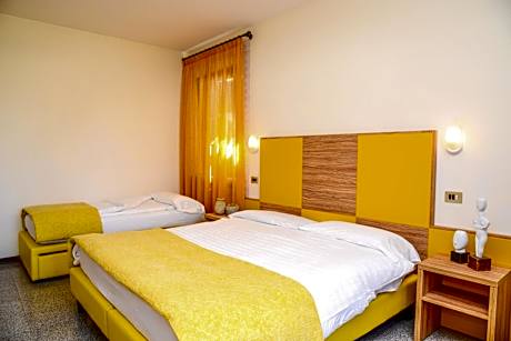 Small Double Room with Balcony or Terrace