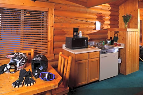 Standard Cabin (Pets allowed for Fee) (2 Queen Beds)