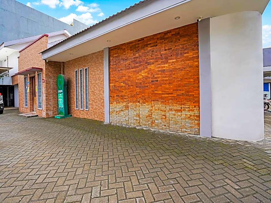 Capital O 90888 Bintang Diponggo Residence