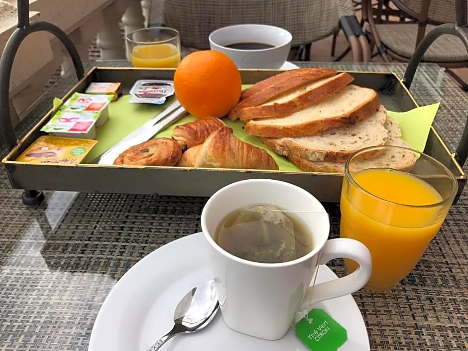 A La Villa Perroy les chambres sont spacieuses et les petit-déjeuners offerts